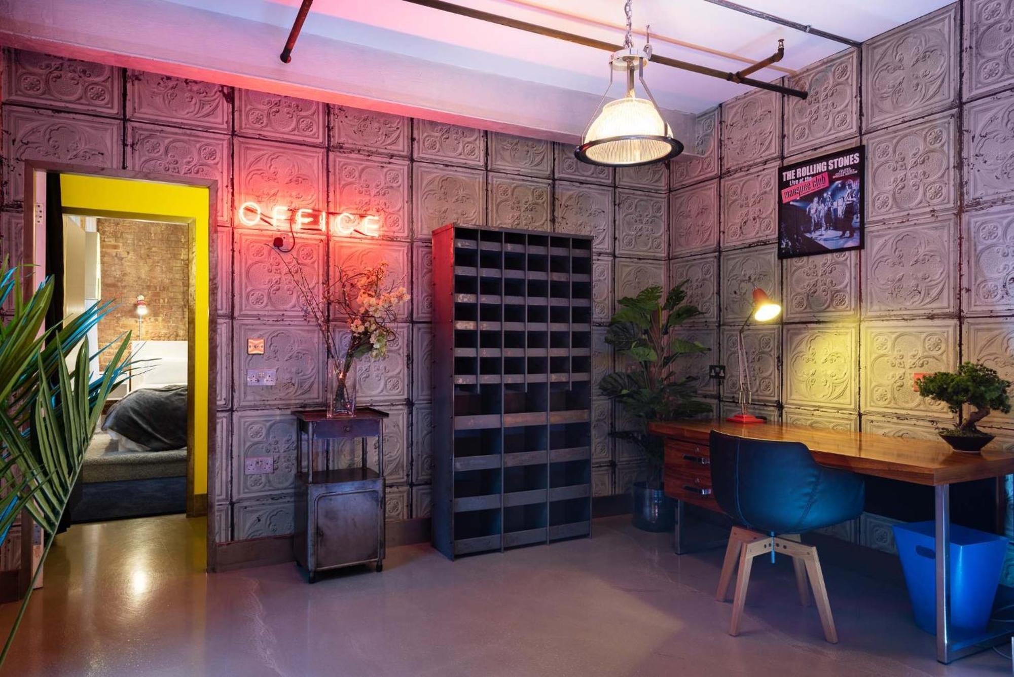 Amazingly Luxurious Loft Apartment, Soho - 3 Bedrooms, 2 Bath & Office Londen Buitenkant foto