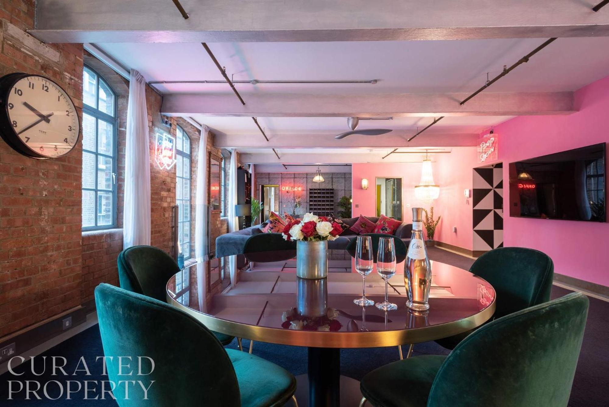 Amazingly Luxurious Loft Apartment, Soho - 3 Bedrooms, 2 Bath & Office Londen Buitenkant foto